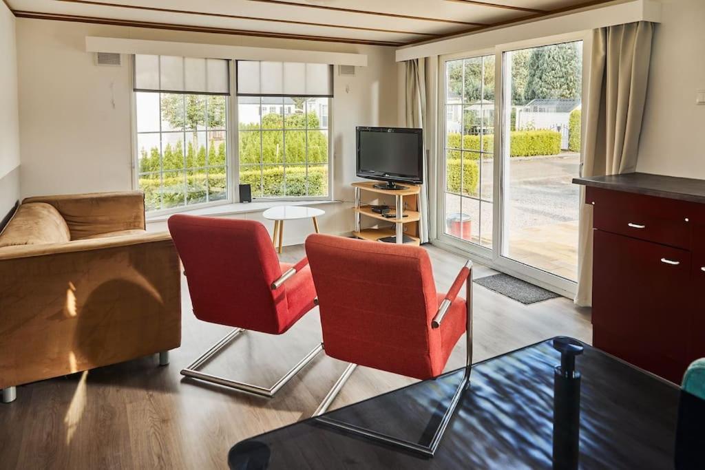 4 Persons Chalet Valkenbosch Situated In The Forested Area 奥斯特韦克 外观 照片